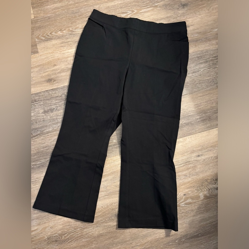 Isaac Mizrahi 24/7 Bootcut Cropped black pants Sz 16 - Picture 3 of 5